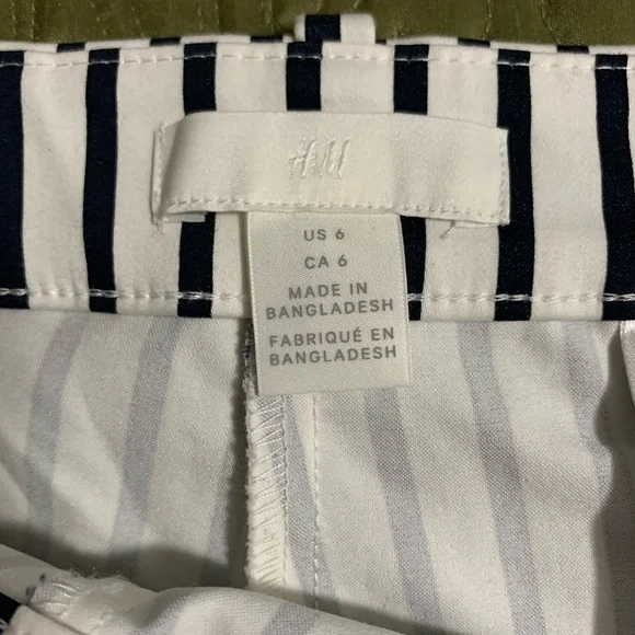 Striped Cropped Pants - Picture 2 of 3